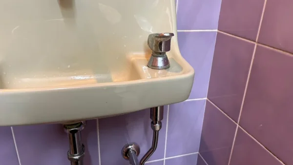 トイレ手洗い水栓交換